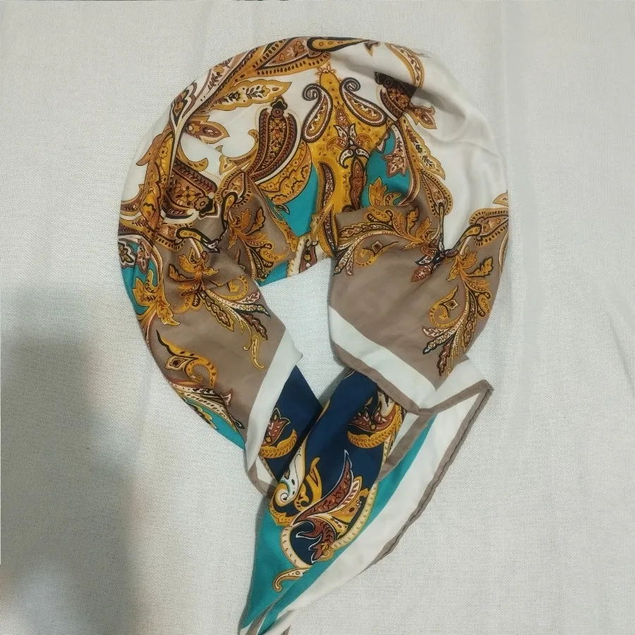 روسری ابریشم طرح دار