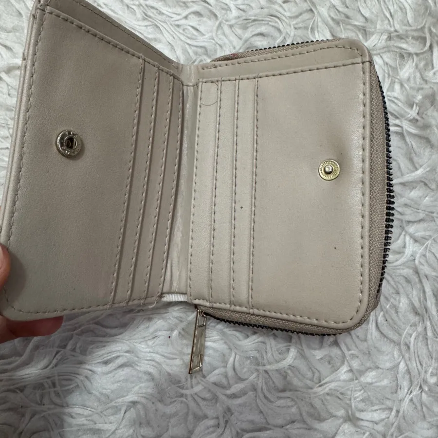 کیف پول defacto