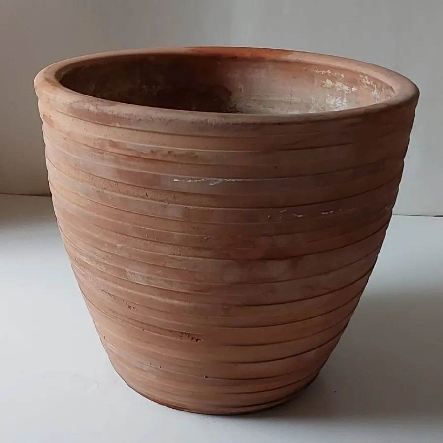 گلدان سفالی بزرگ