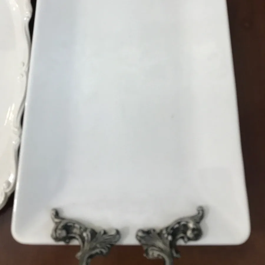 ظروف پذیرایی سفید