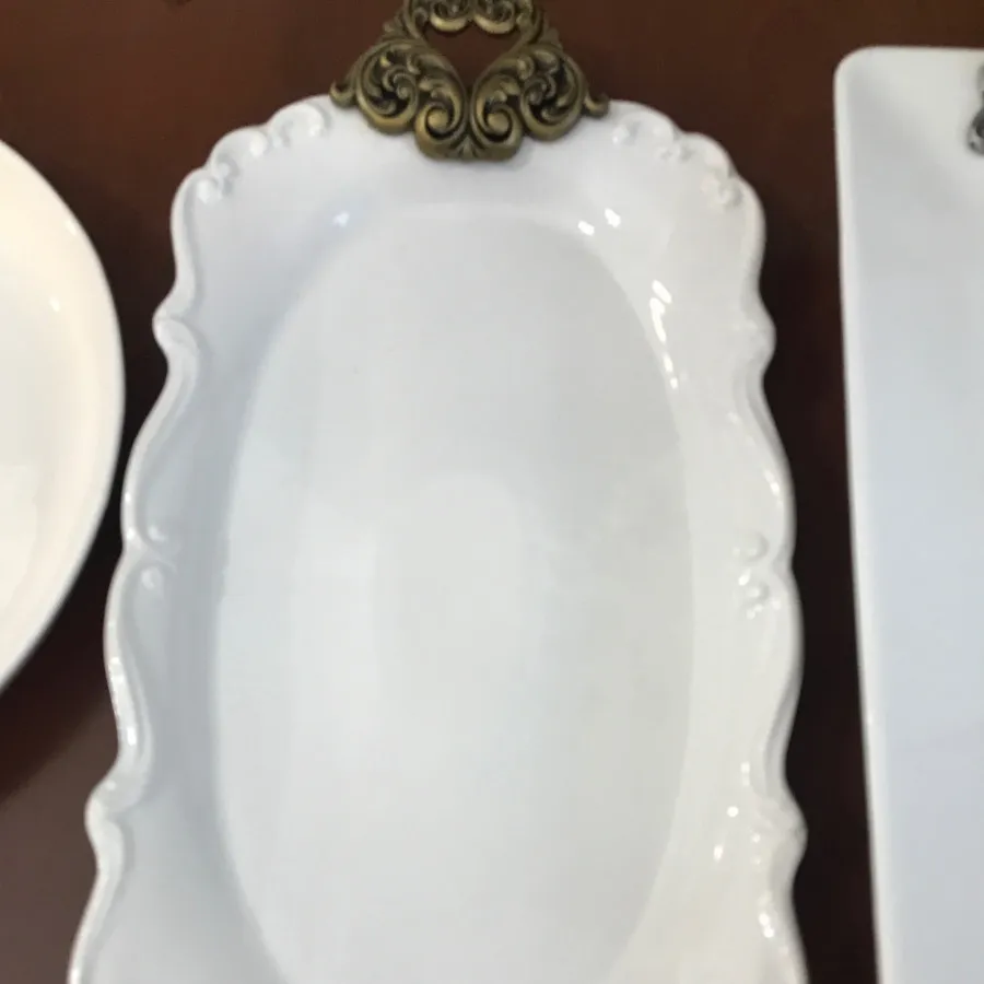 ظروف پذیرایی سفید