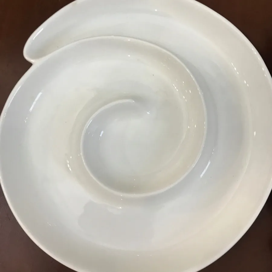 ظروف پذیرایی سفید