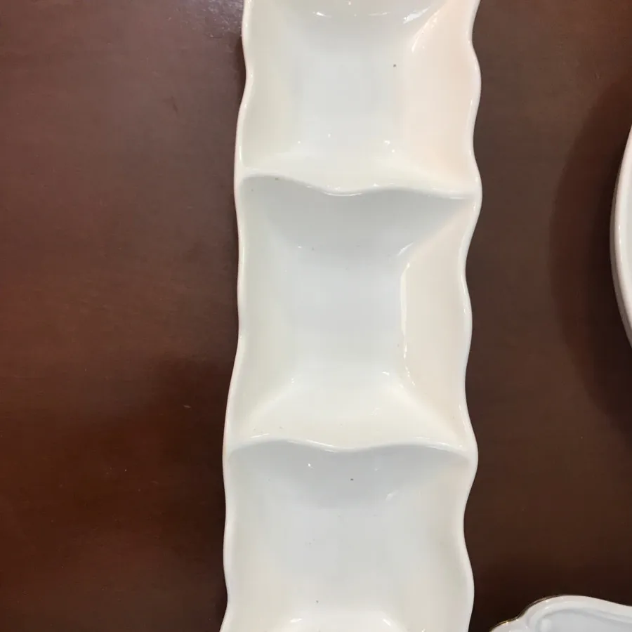 ظروف پذیرایی سفید