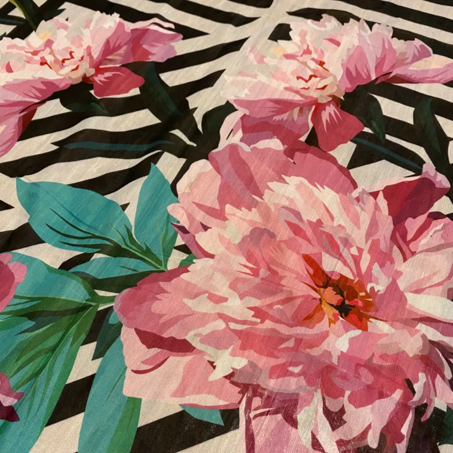 روسری بزرگ گلدار