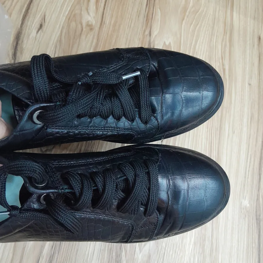 کتونی چرم سایز 39 نو نو