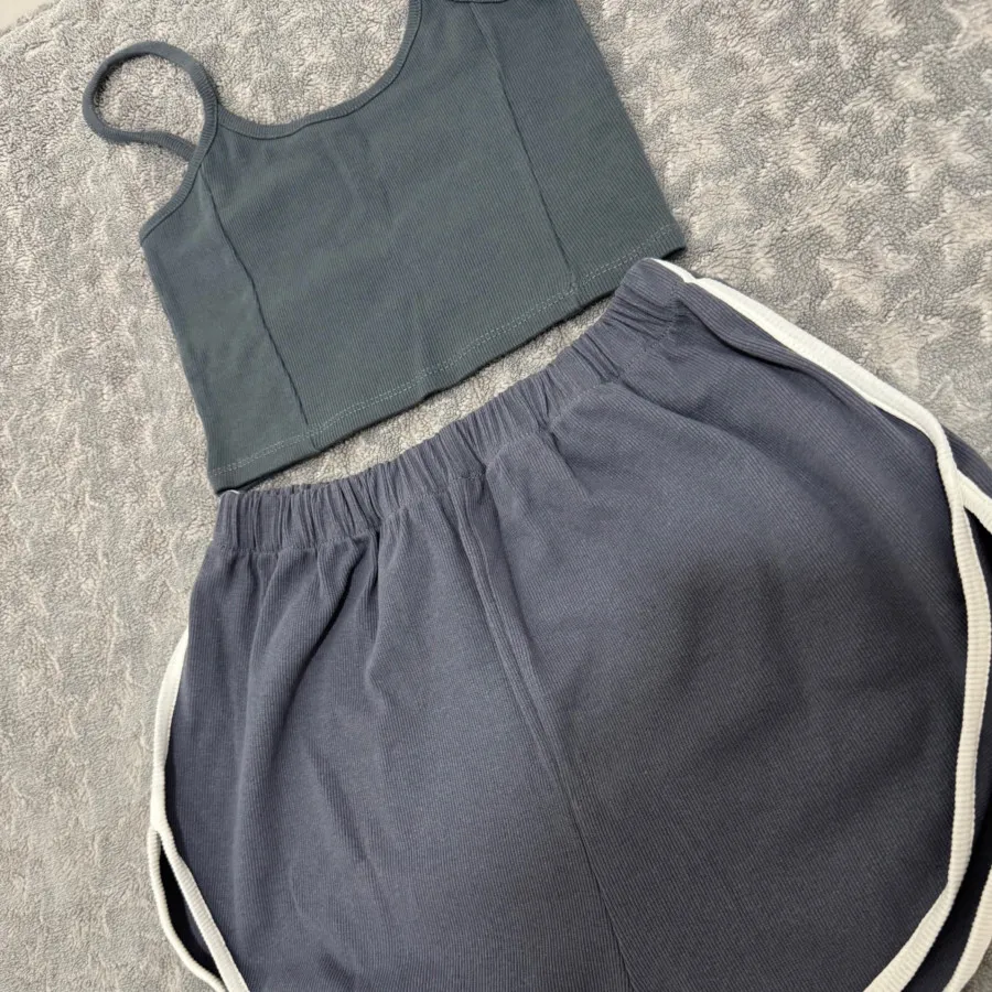 ست کراپ و شلوارک