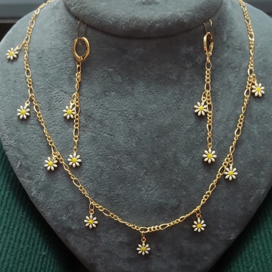 نیم ست زیبای بابونه