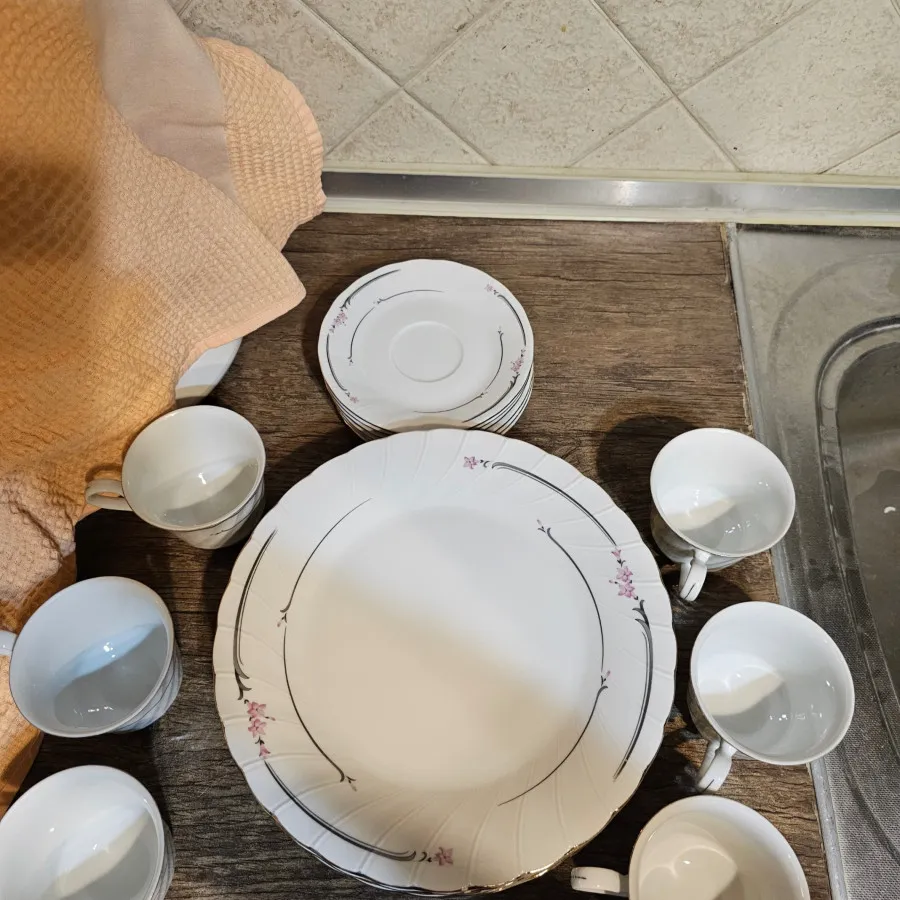 ست فنجان و بشقاب