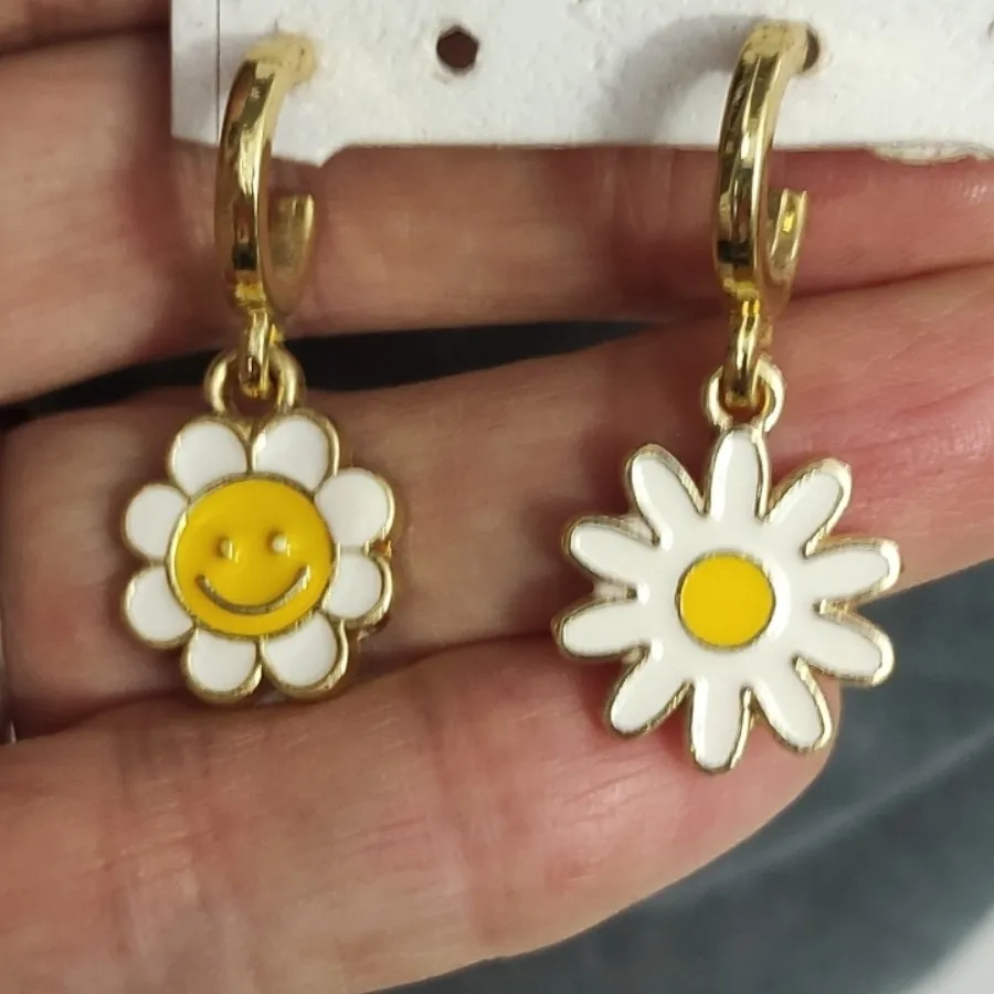 گوشواره میخی بابونه