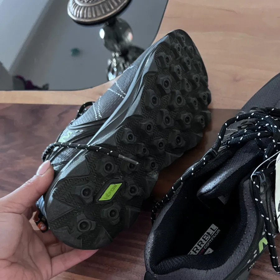 کفش کتونی مرل