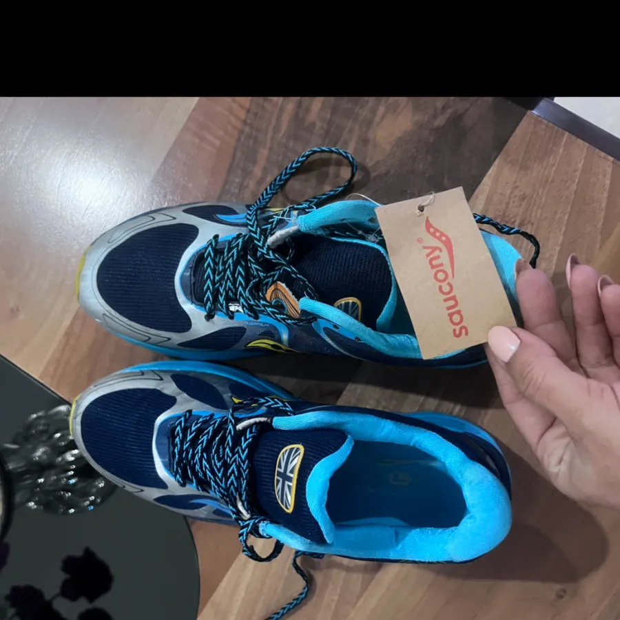 کفش کتونی ساکنی