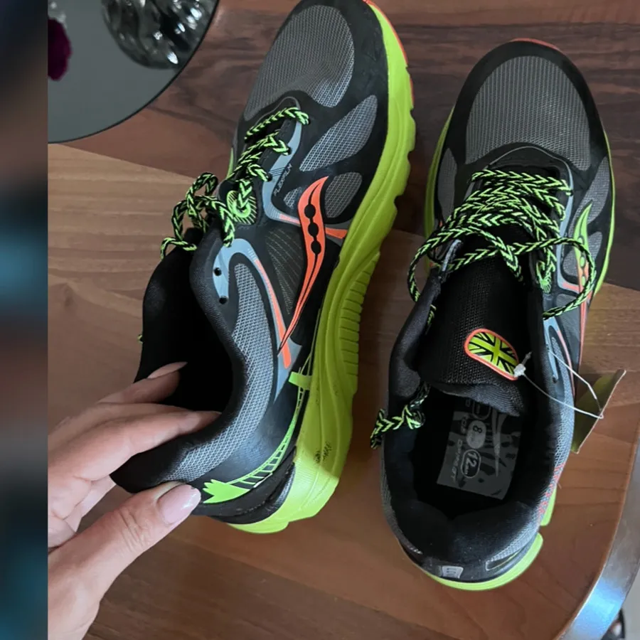 کفش کتونی ساکنی