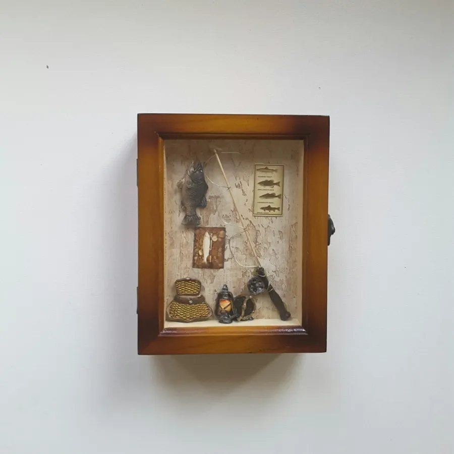 جاکلیدی و تابلوی چوبی