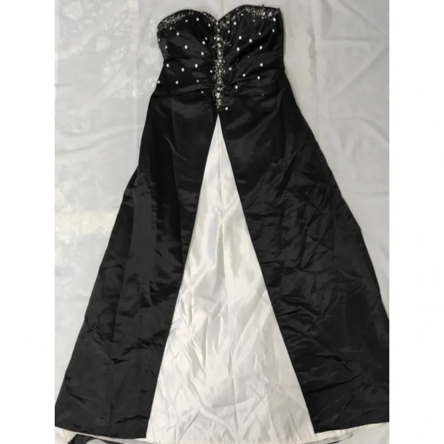 لباس دکلته آمریکایی