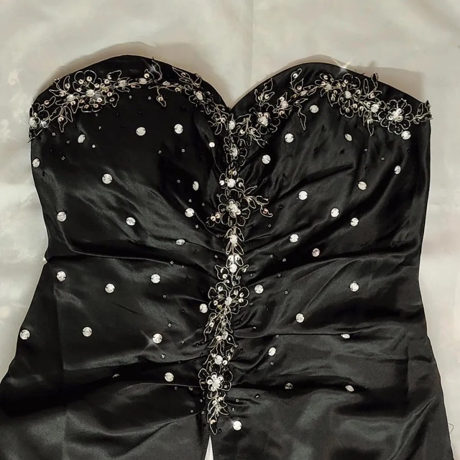 لباس دکلته آمریکایی