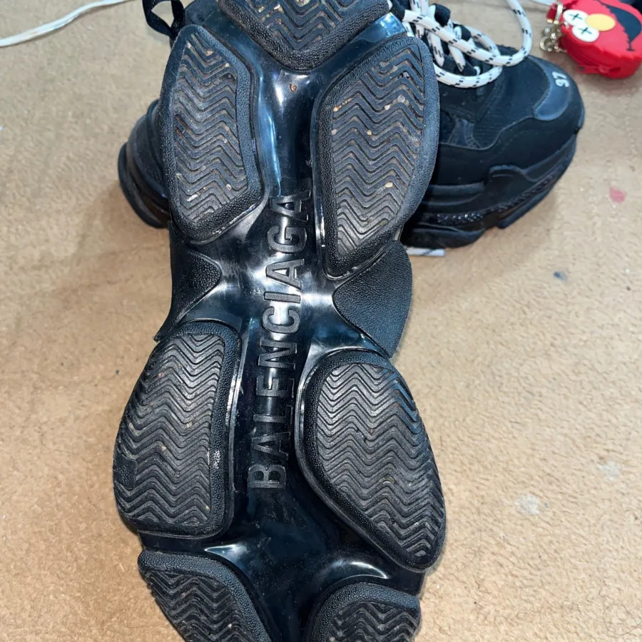 کتونی بالنسیاگا