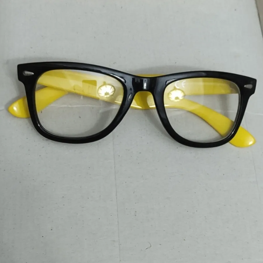 عینک در حد نو