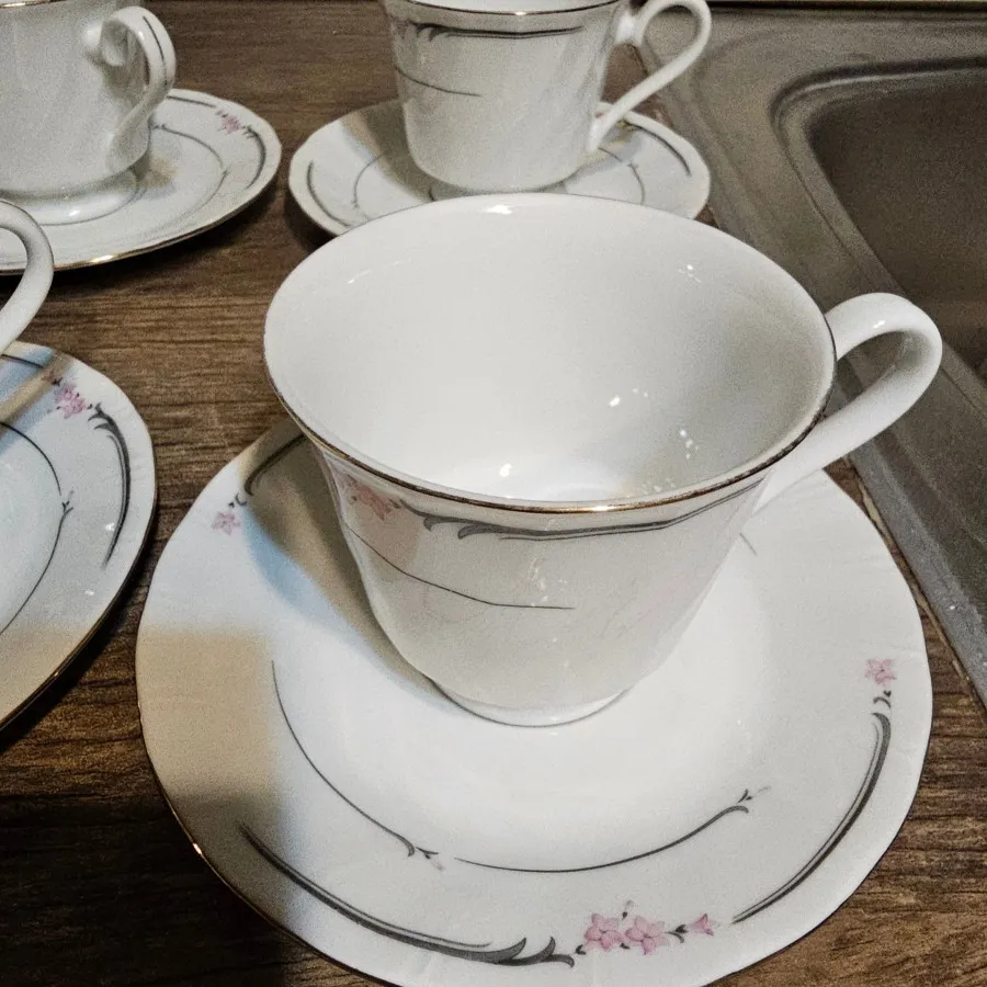 ست فنجان و بشقاب