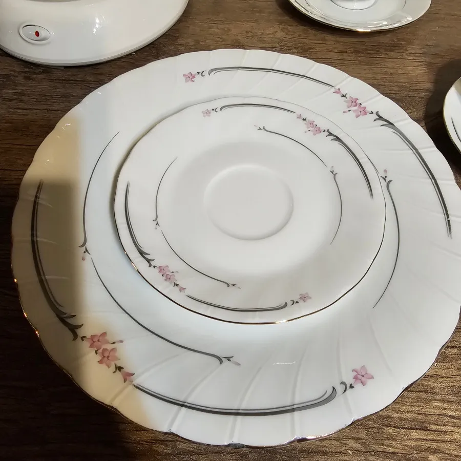 ست فنجان و بشقاب