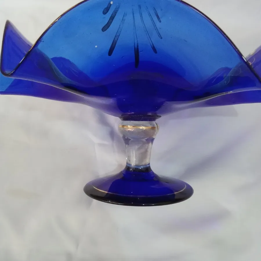 ظرف پایه دار