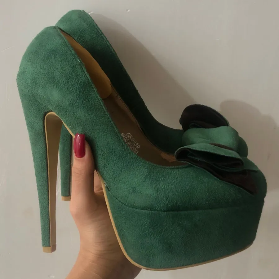 کفش پاشنه بلند