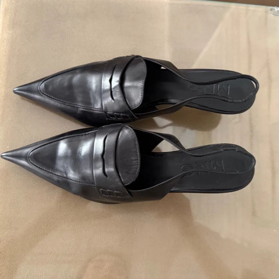 کفش برند منگو