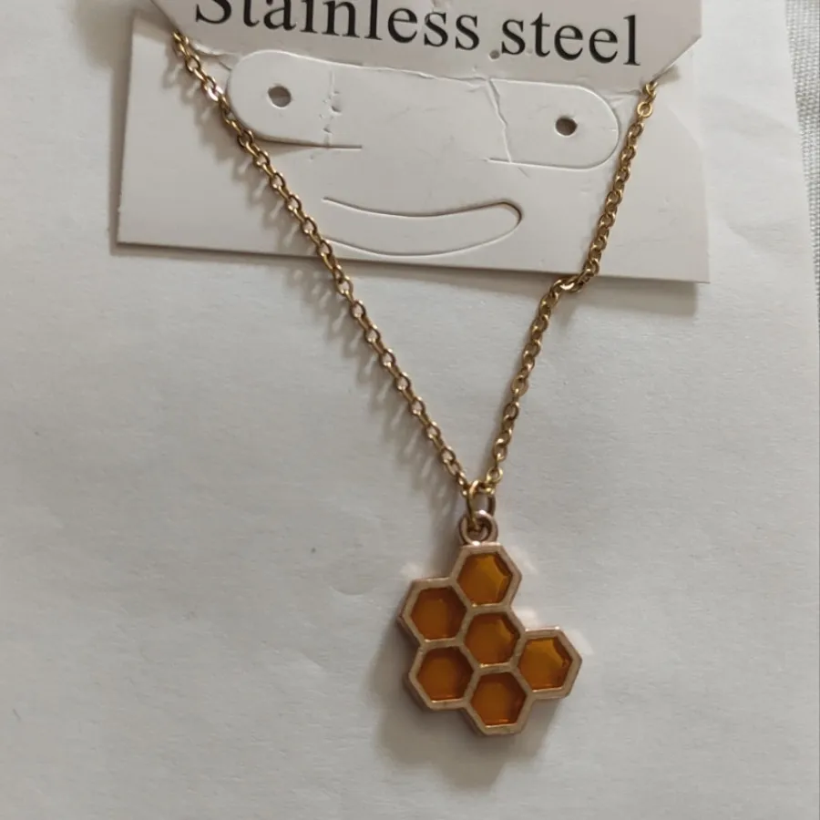 گردنبند زیبای عسل