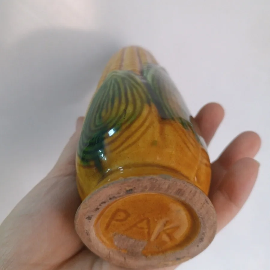 گلدان دکوری بسیارقدیمی