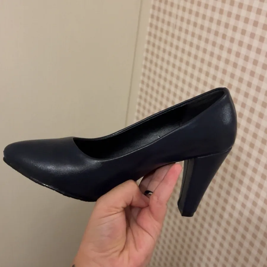 کفش پاشنه دار