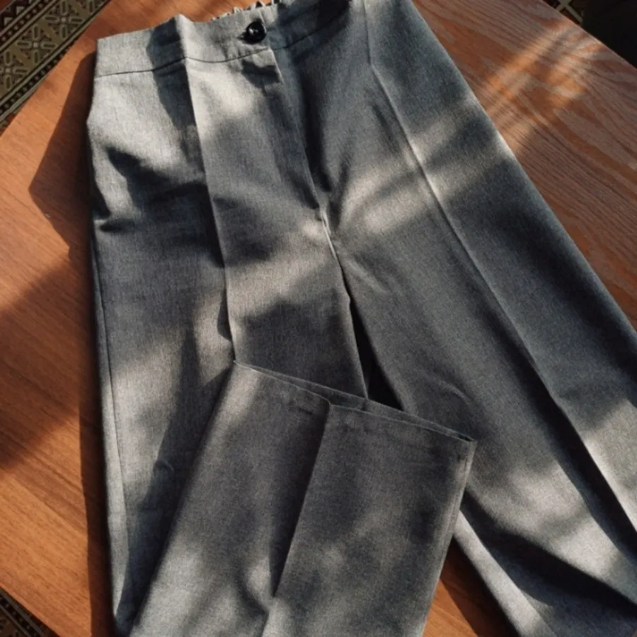 کت و شلوار خاکستری