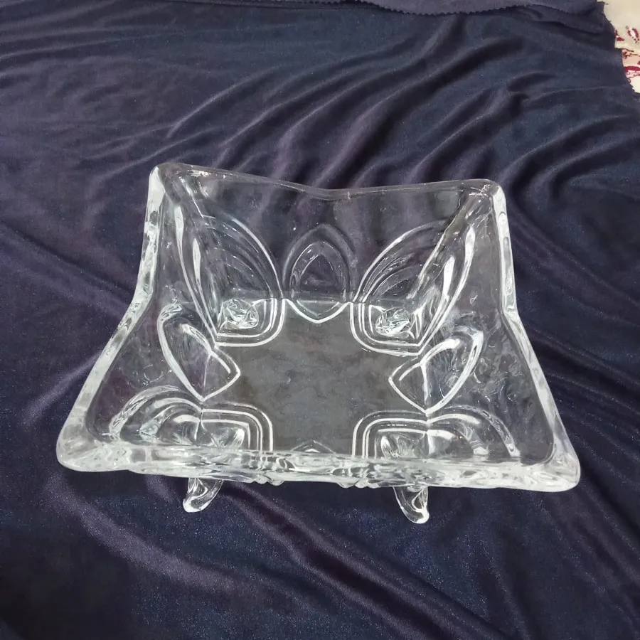 ظرف پایه دار