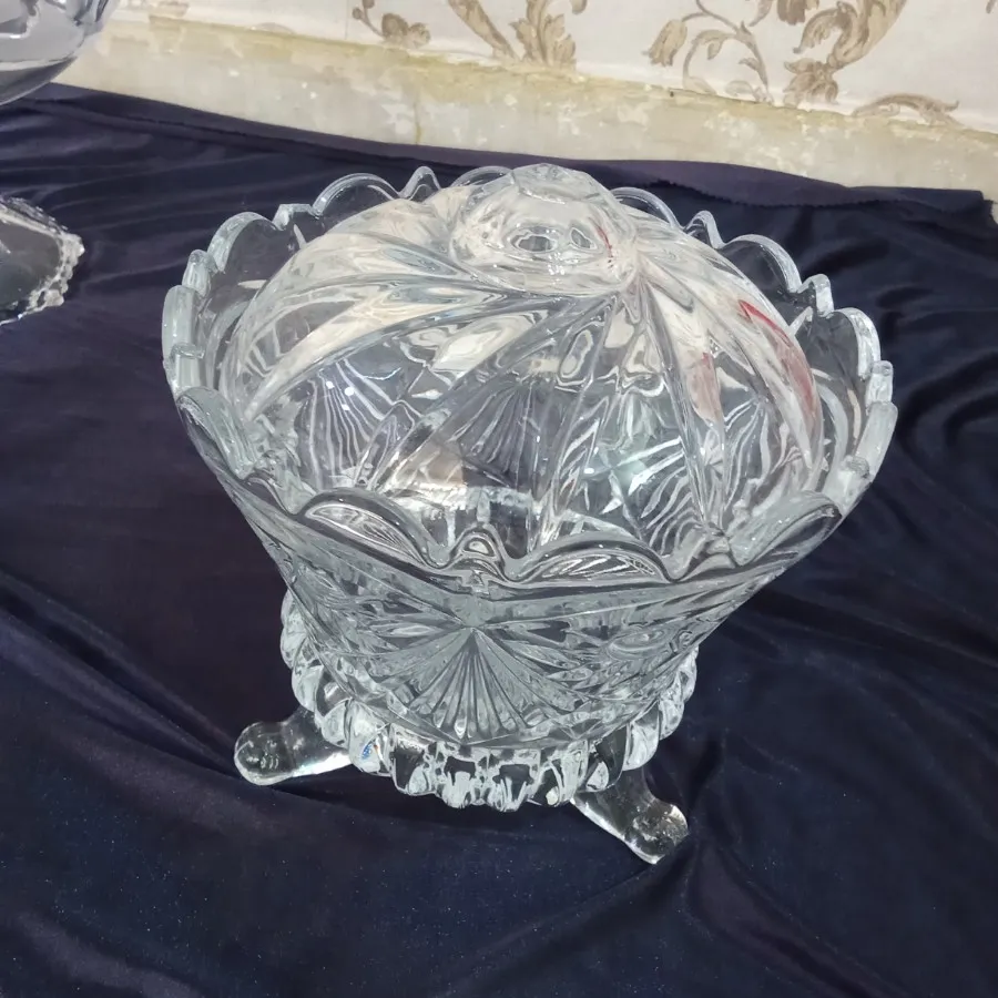 ظرف پایه دار