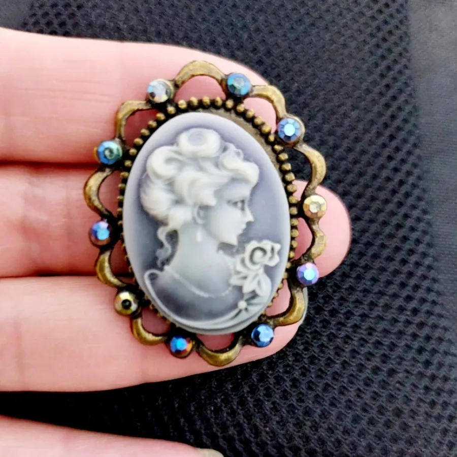 سنجاق سینه/ گل سینه