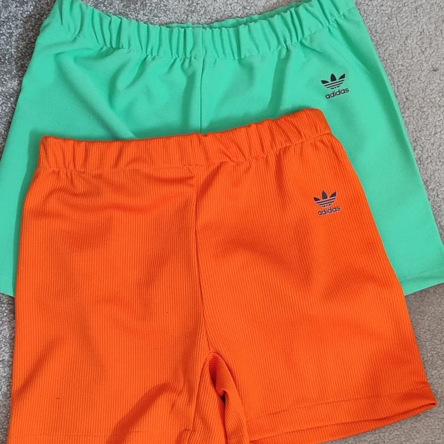 نیم تنه وشورتک ورزشی