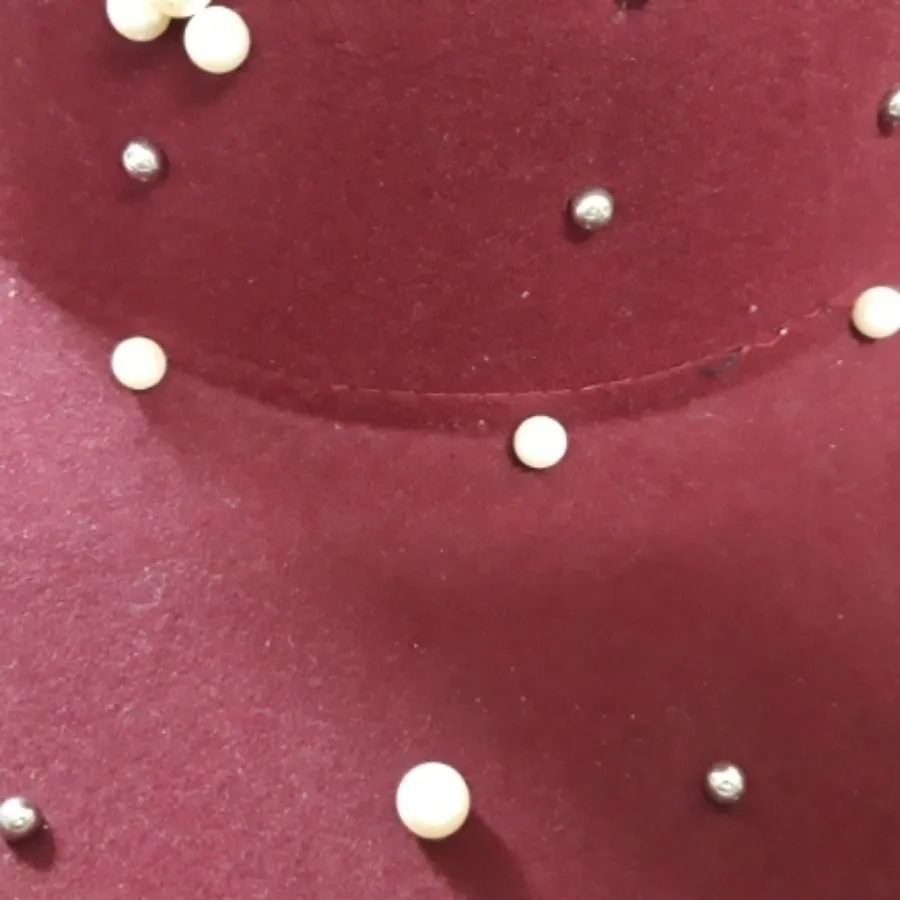 تعدادی کلاه زنانه