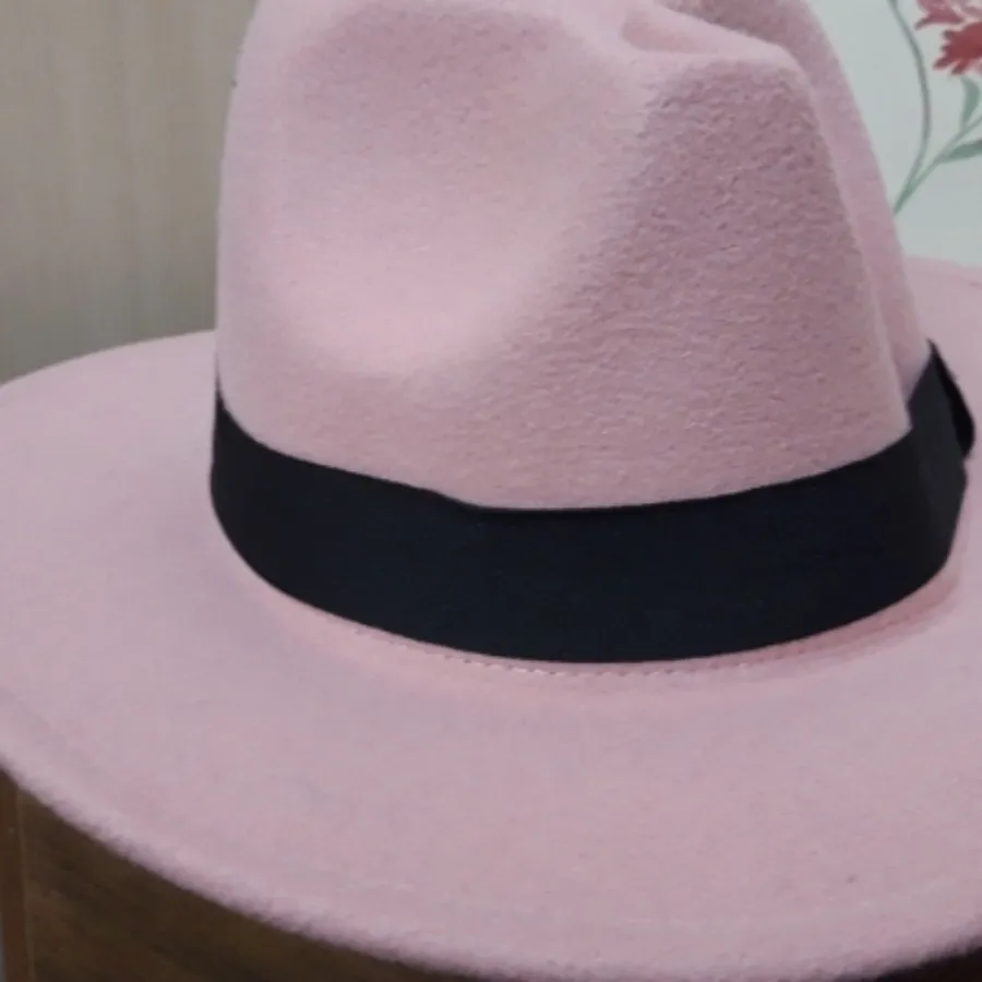 تعدادی کلاه زنانه