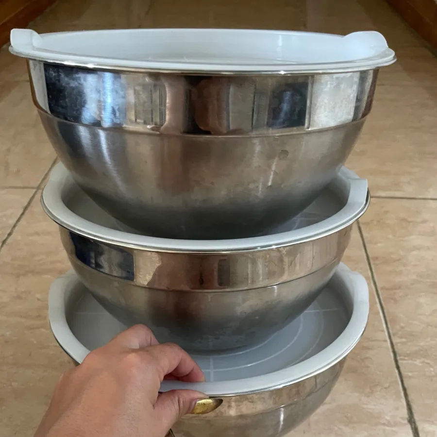 سه عدد ظرف نکهدارنده