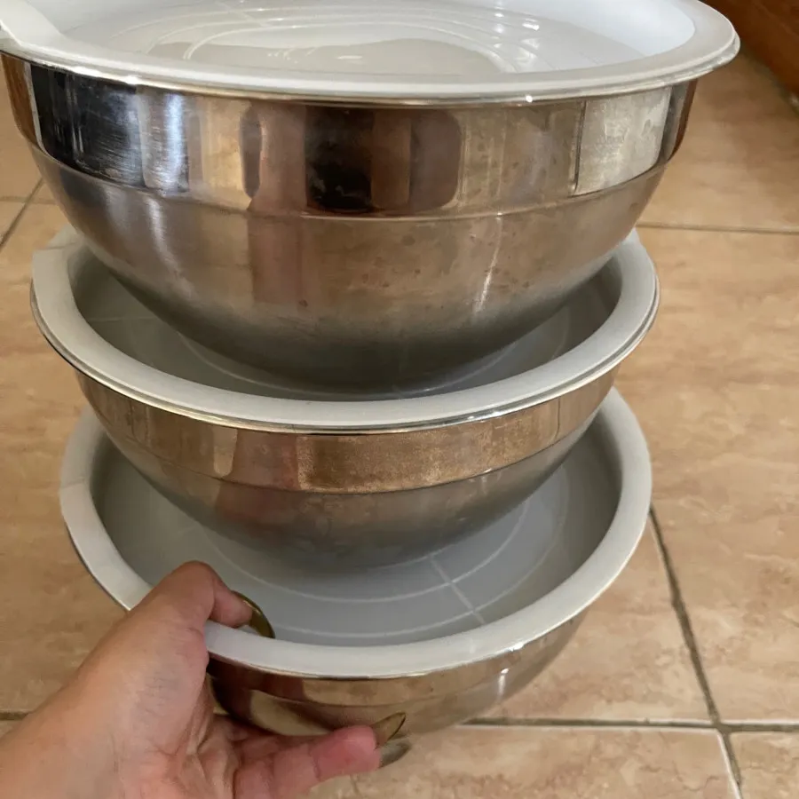 سه عدد ظرف نکهدارنده