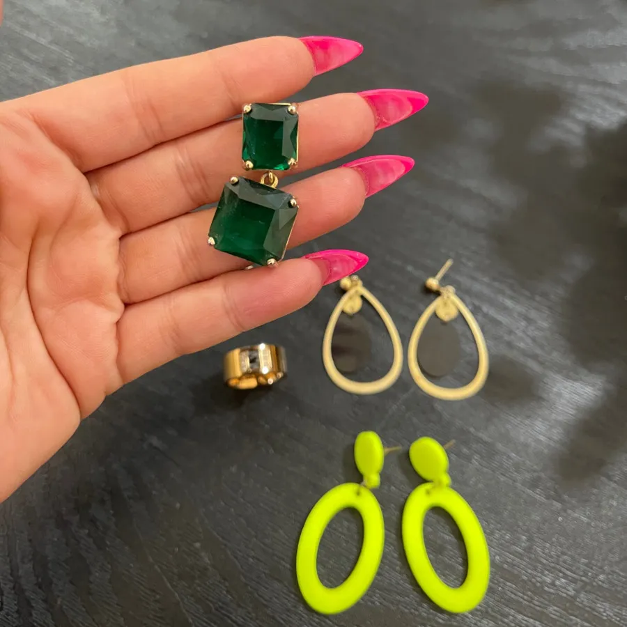 تعدادی زیور آلات