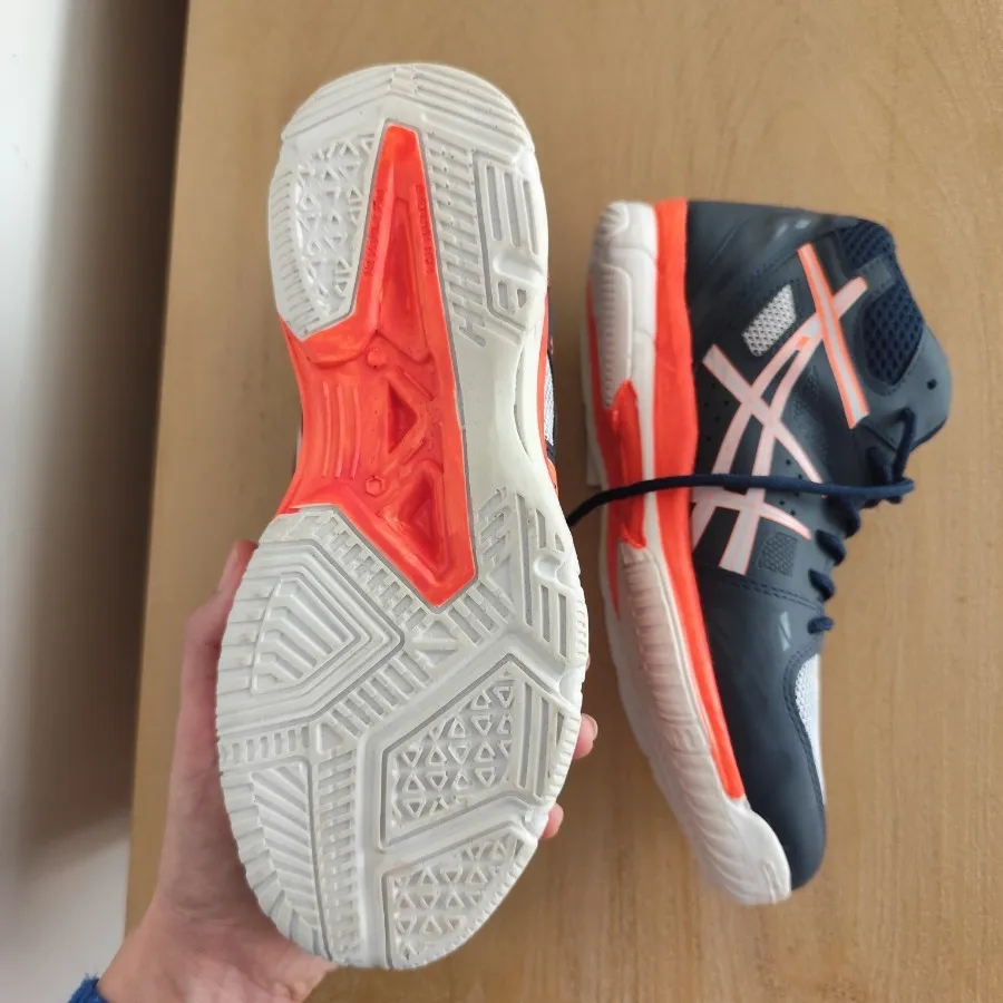 کفش ورزشی طرح Asics