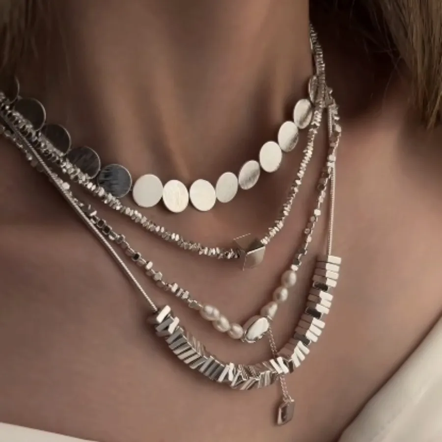 گردنبند دایره‌ای مینیمال