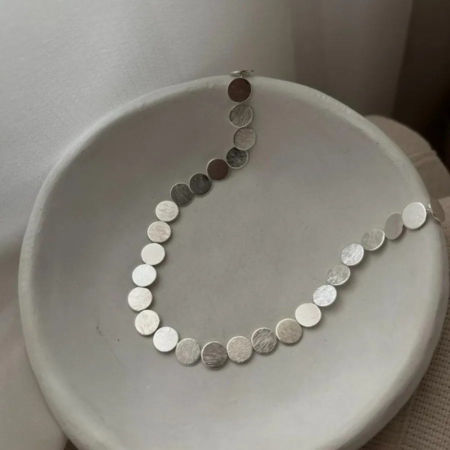 گردنبند دایره‌ای مینیمال