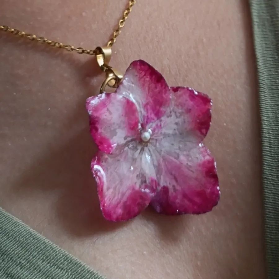 گردنبند و گوشواره رزینی