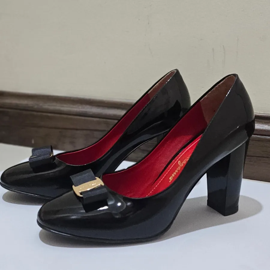 کفش مشکی مانلی maneli