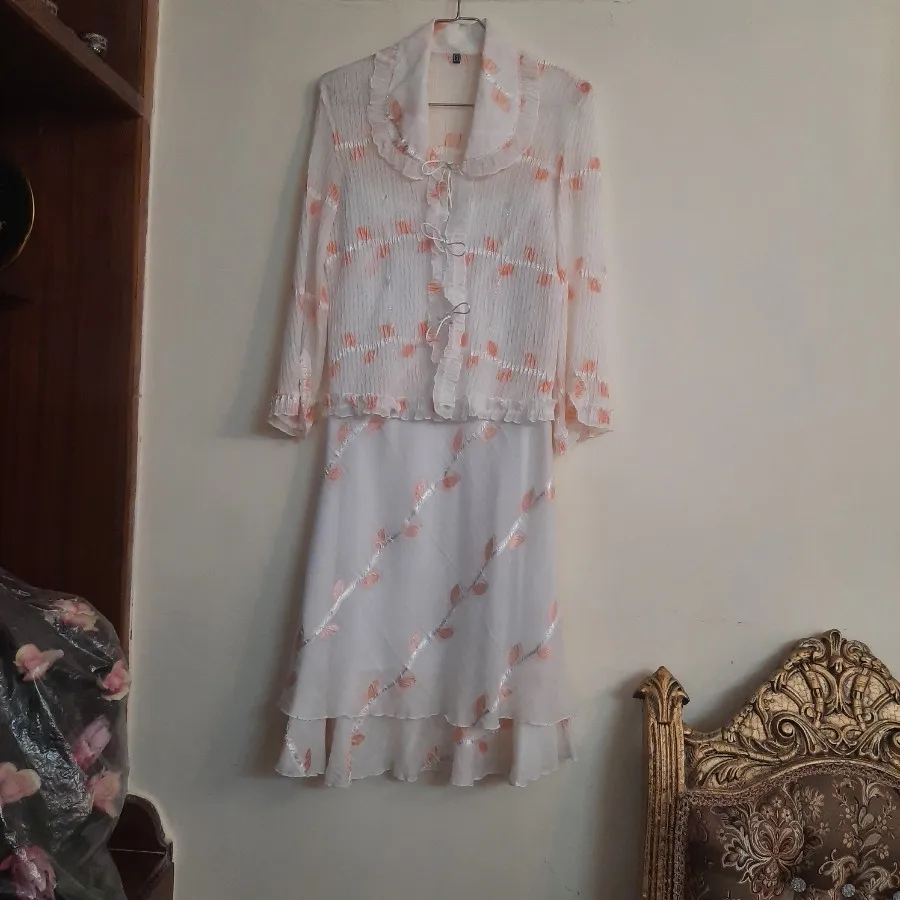 بلوز و دامن