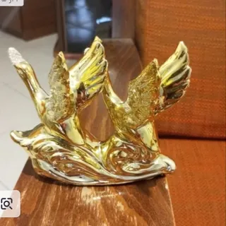 مجسمه پرنده های طلایی