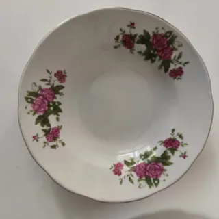 بشقاب گل سرخی