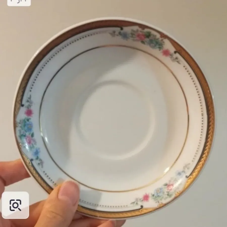 یک دست نعلبکی لب طلایی