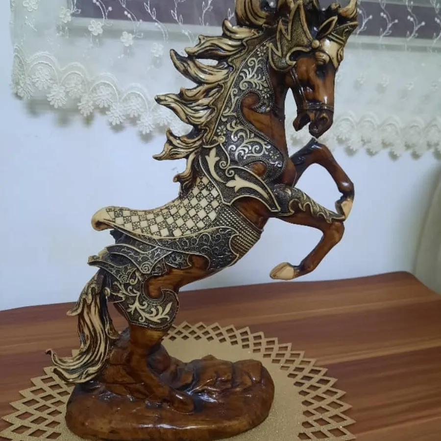 مجسمه اسب