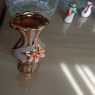 گلدان طلایی